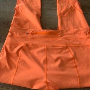 Lululemon crops size 8